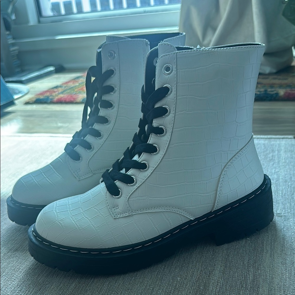 NWT  would be perfect for a festivalTrue Craft White and Black Combat Moto Boots